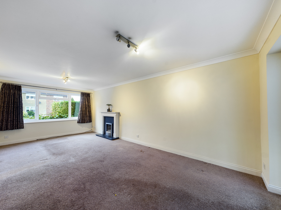 3 bed end of terrace house for sale in Ashfield Way, High Wycombe  - Property Image 3