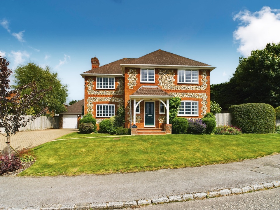 5 bed detached house for sale in Loosley Row, Princes Risborough  - Property Image 1