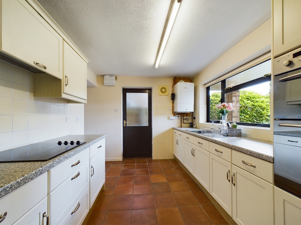 4 bed detached house for sale in Oakengrove Road, High Wycombe  - Property Image 5