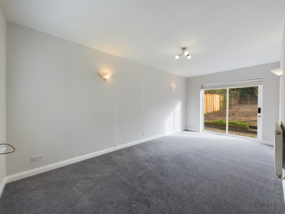 3 bed detached house to rent in Coates Lane, High Wycombe  - Property Image 3