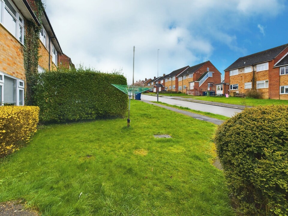 2 bed maisonette for sale in Carver Hill Road, High Wycombe  - Property Image 9