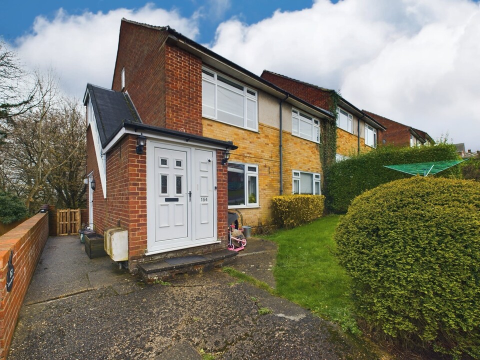2 bed maisonette for sale in Carver Hill Road, High Wycombe - Property Image 1