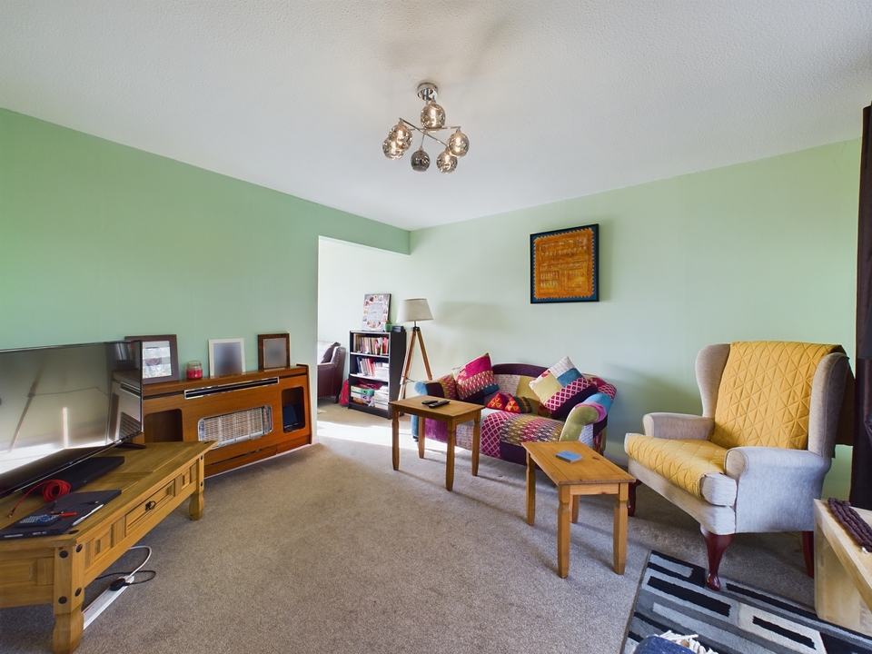 3 bed terraced house for sale in Downley, High Wycombe  - Property Image 4