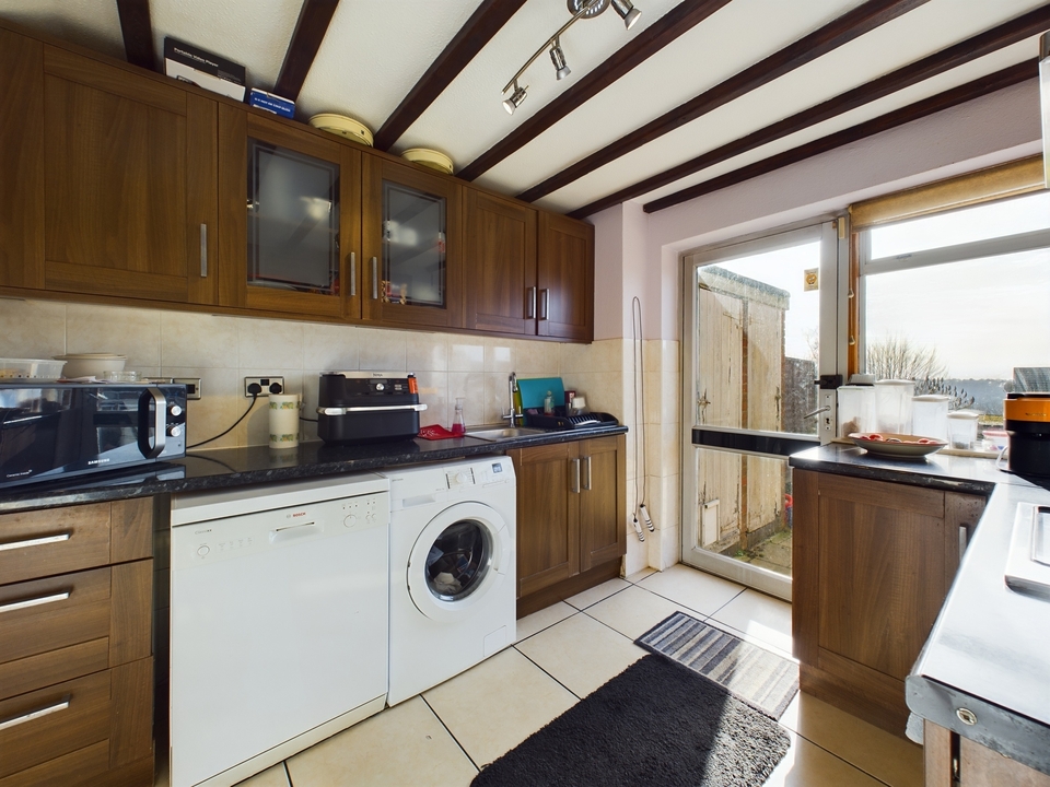 3 bed terraced house for sale in Downley, High Wycombe  - Property Image 6