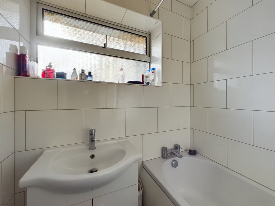 3 bed terraced house for sale in Downley, High Wycombe  - Property Image 12