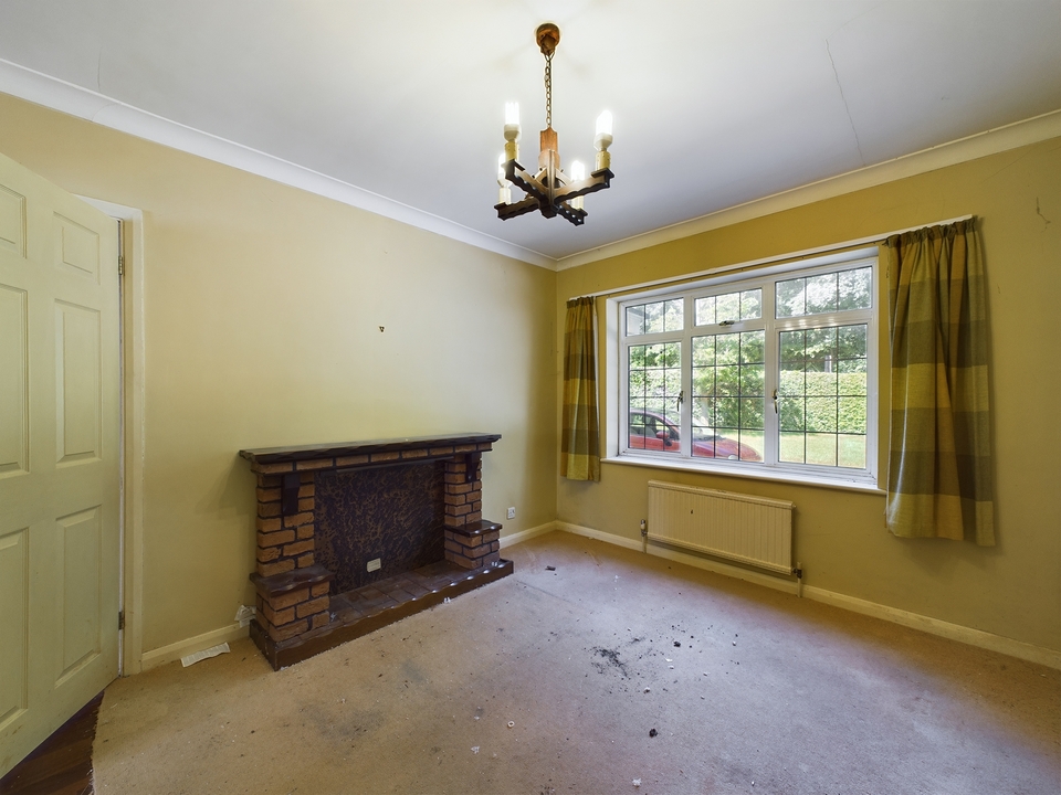 4 bed detached house for sale in Daws Hill Lane, High Wycombe  - Property Image 4