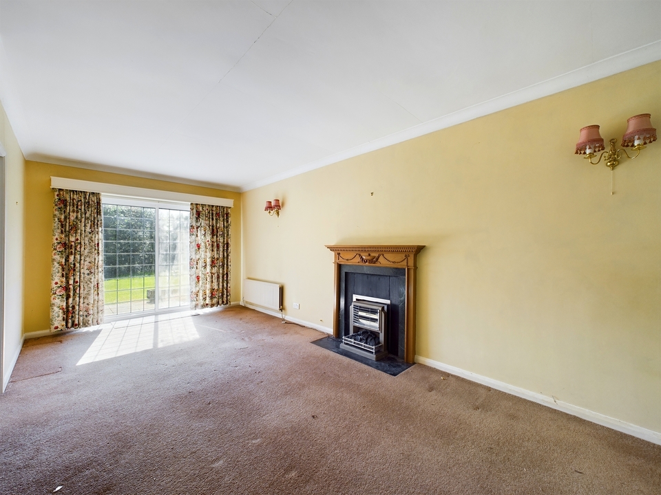 4 bed detached house for sale in Daws Hill Lane, High Wycombe  - Property Image 5