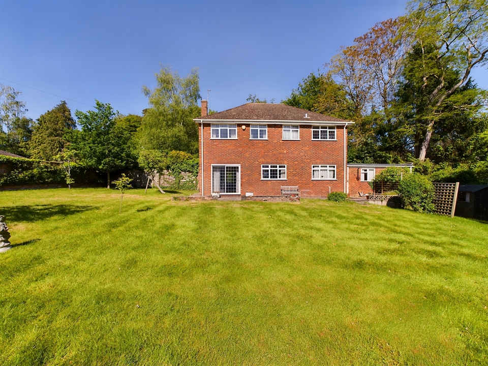 4 bed detached house for sale in Daws Hill Lane, High Wycombe  - Property Image 9