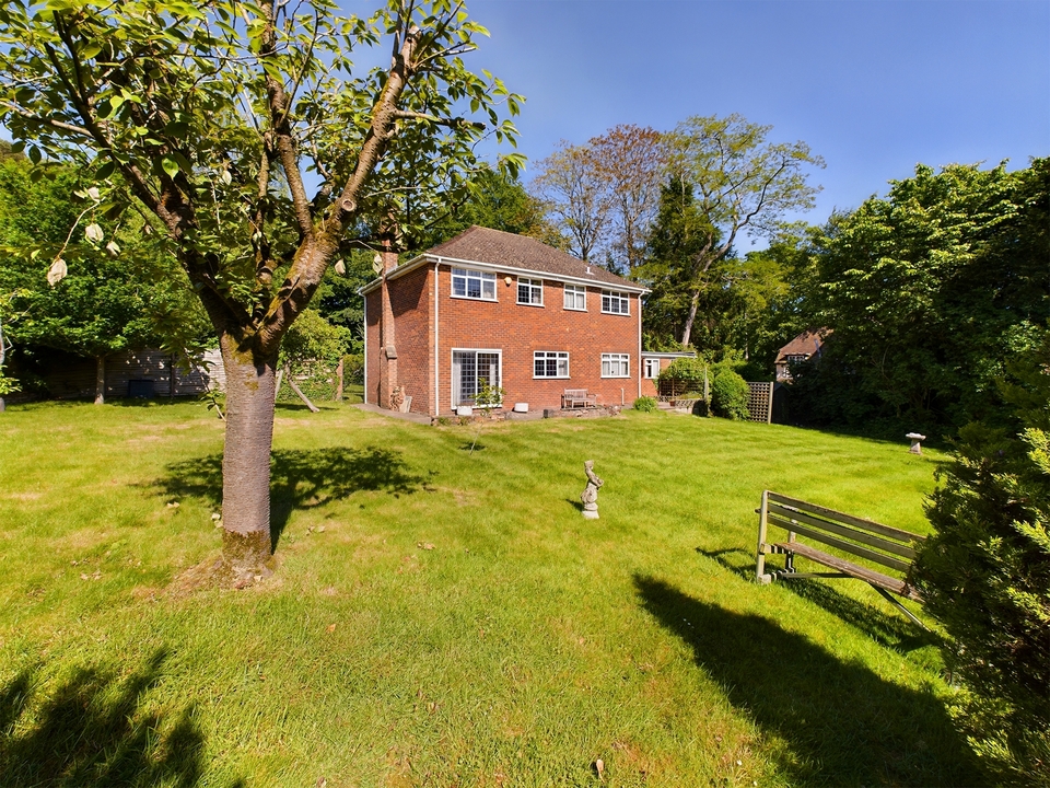 4 bed detached house for sale in Daws Hill Lane, High Wycombe  - Property Image 2