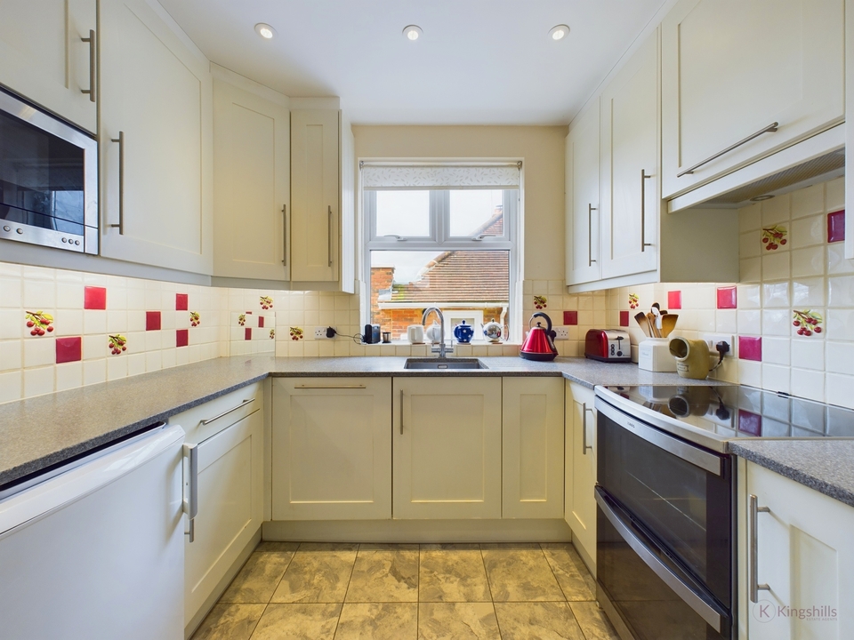 3 bed detached house for sale in New Drive, High Wycombe  - Property Image 15