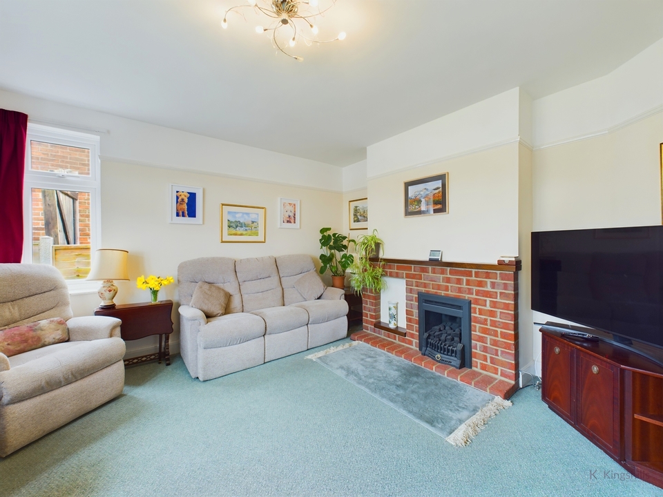 3 bed detached house for sale in New Drive, High Wycombe  - Property Image 4