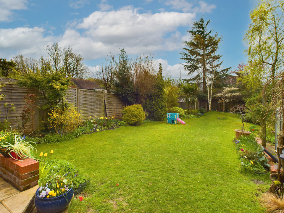 3 bed detached house for sale in New Drive, High Wycombe  - Property Image 10