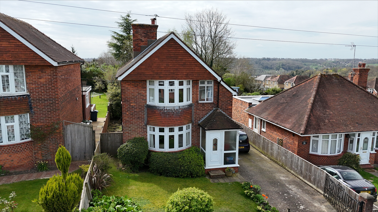3 bed detached house for sale in New Drive, High Wycombe  - Property Image 16