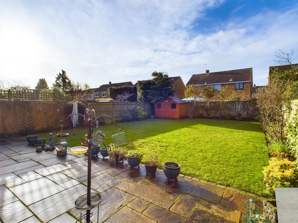 3 bed bungalow for sale in Common Road, High Wycombe  - Property Image 14