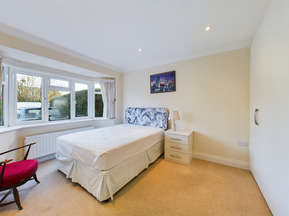 3 bed bungalow for sale in Common Road, High Wycombe  - Property Image 10