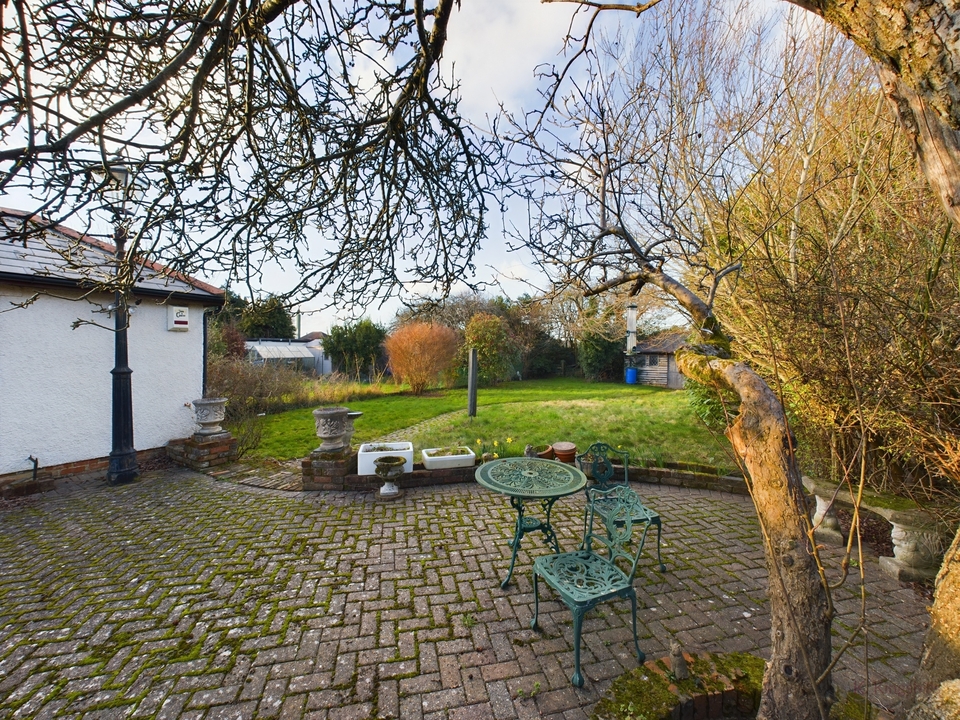4 bed detached bungalow for sale in Squirrel Lane, High Wycombe  - Property Image 3