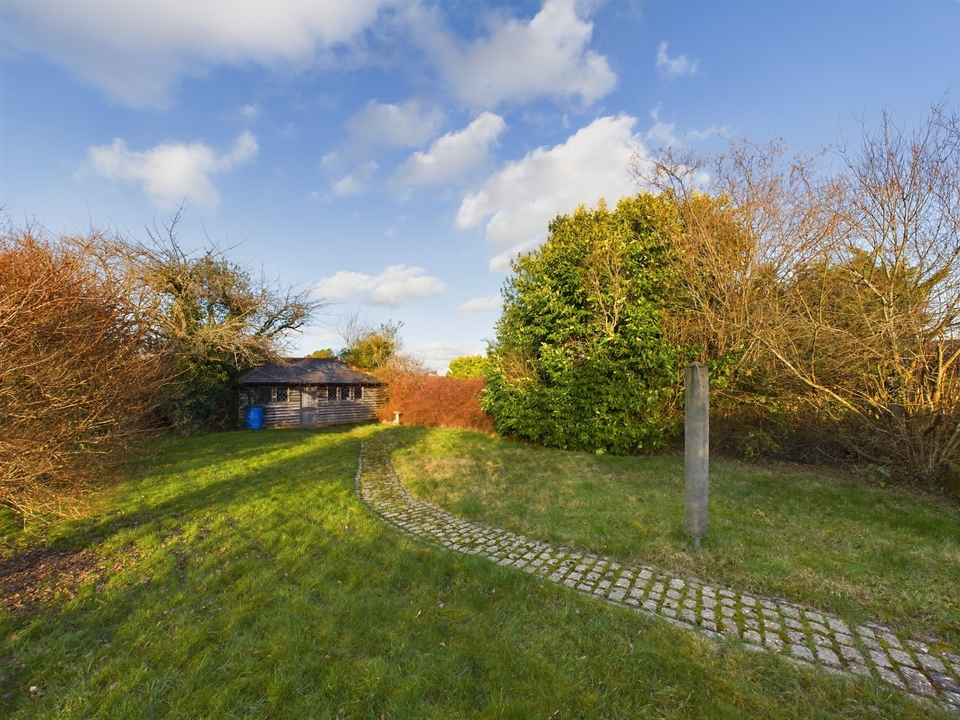 4 bed detached bungalow for sale in Squirrel Lane, High Wycombe  - Property Image 9