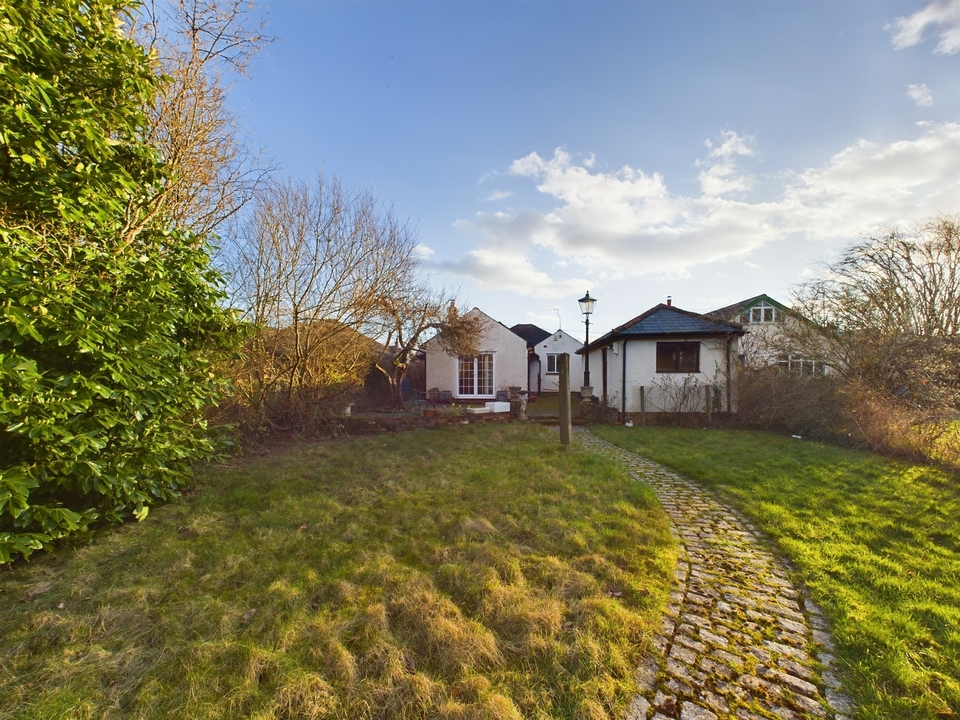 4 bed detached bungalow for sale in Squirrel Lane, High Wycombe  - Property Image 14