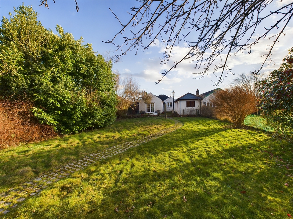 4 bed detached bungalow for sale in Squirrel Lane, High Wycombe  - Property Image 15