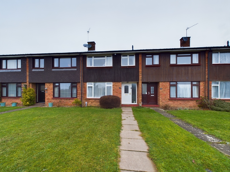 3 bed end of terrace house for sale in Meadow Walk, High Wycombe - Property Image 1