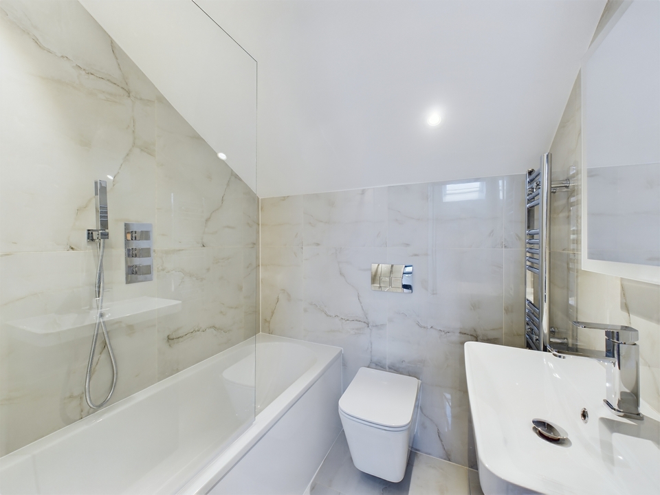 1 bed apartment for sale in Four Ashes Road, High Wycombe  - Property Image 9