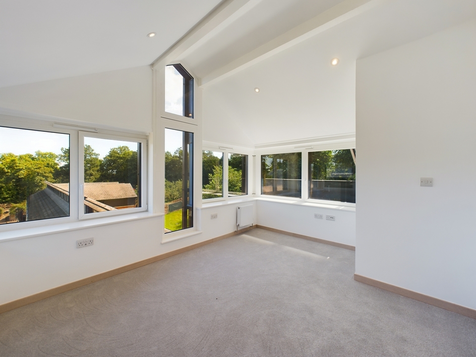 1 bed apartment for sale in Four Ashes Road, High Wycombe  - Property Image 5