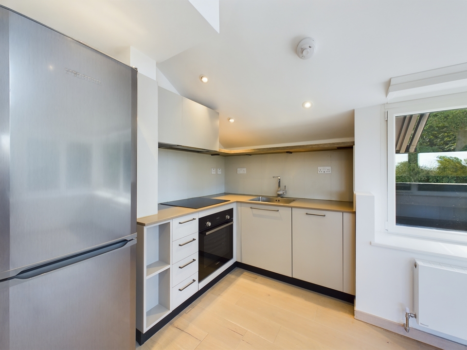 1 bed apartment for sale in Four Ashes Road, High Wycombe  - Property Image 3