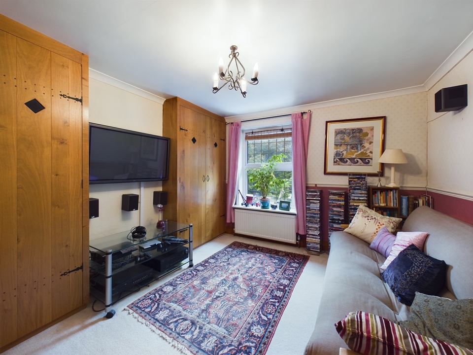 5 bed semi-detached house for sale in Amersham Road, High Wycombe  - Property Image 4