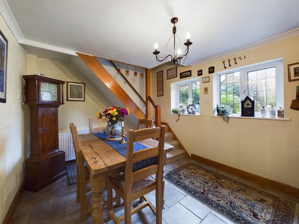 5 bed semi-detached house for sale in Amersham Road, High Wycombe  - Property Image 5