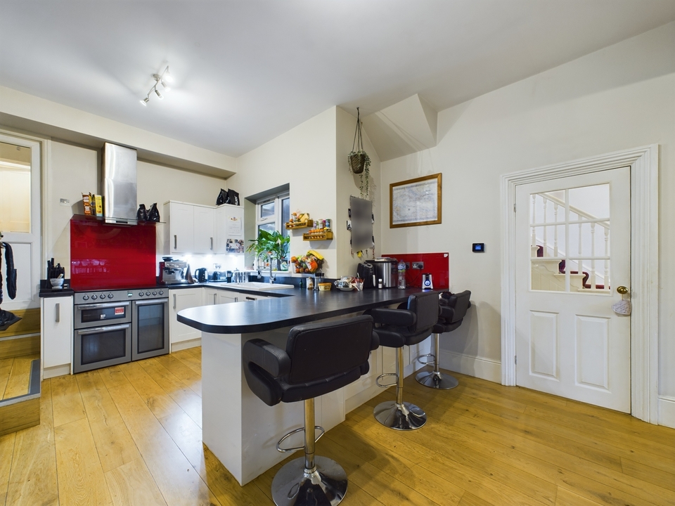 5 bed detached house for sale in Amersham Hill, High Wycombe  - Property Image 5