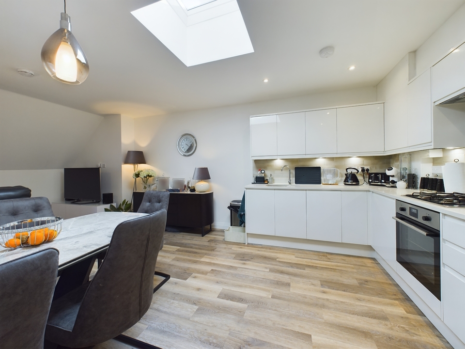2 bed apartment for sale in Amersham Road, High Wycombe  - Property Image 5