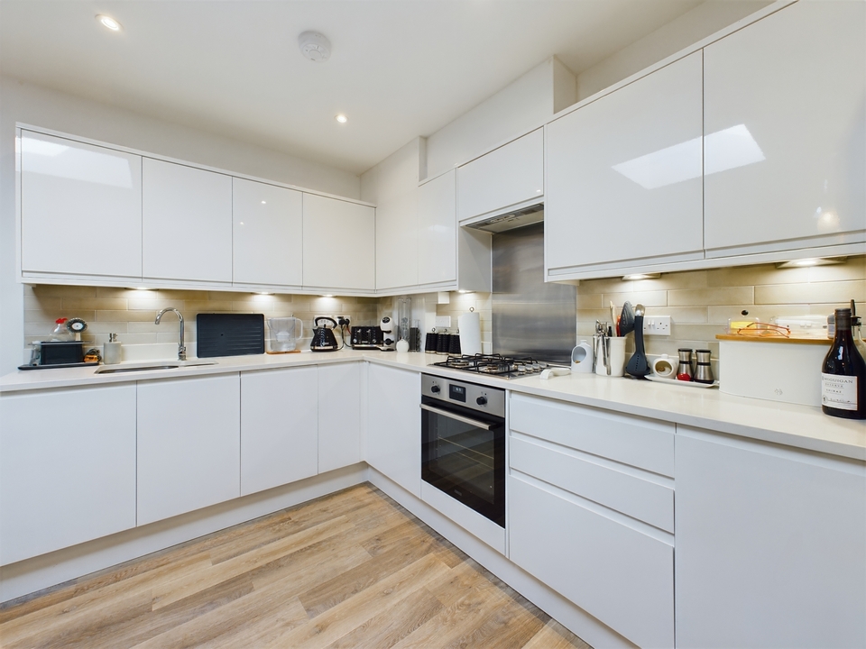 2 bed apartment for sale in Amersham Road, High Wycombe  - Property Image 4