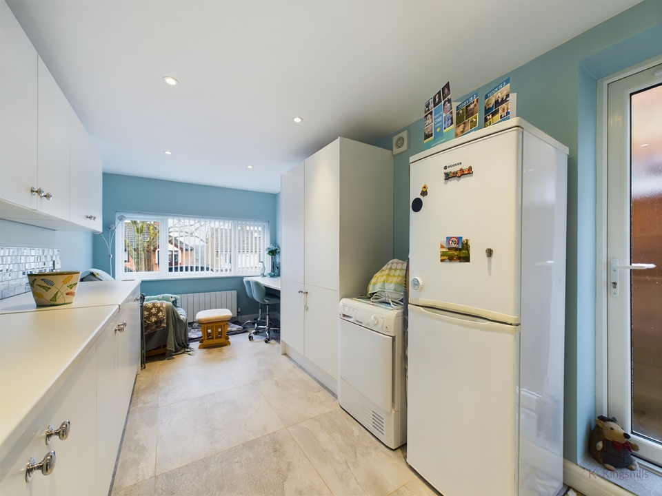 4 bed detached house for sale in Rye View, High Wycombe  - Property Image 7