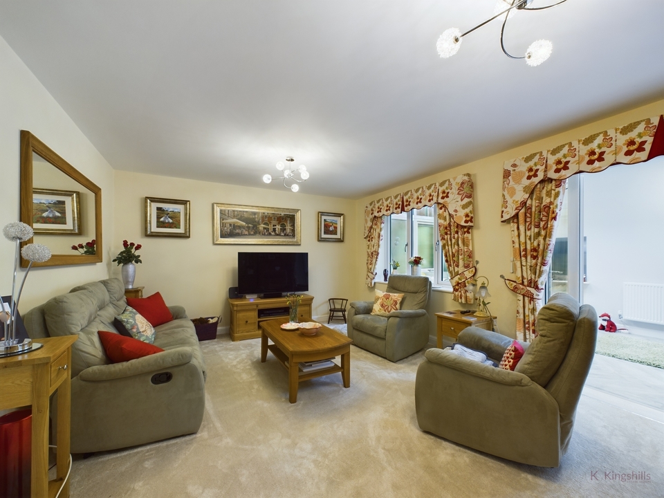 4 bed detached house for sale in Rye View, High Wycombe  - Property Image 4