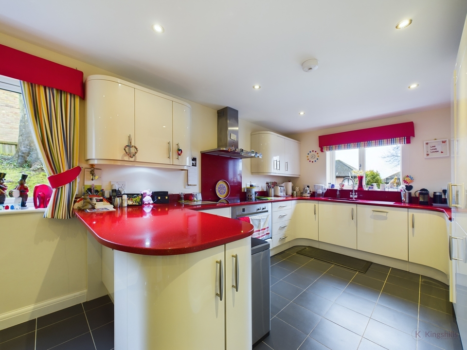 4 bed detached house for sale in Rye View, High Wycombe  - Property Image 5