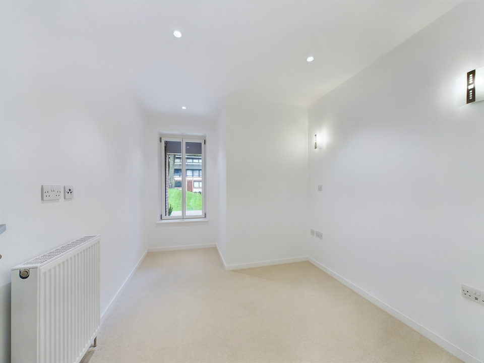 2 bed apartment for sale in Four Ashes Road, High Wycombe  - Property Image 11