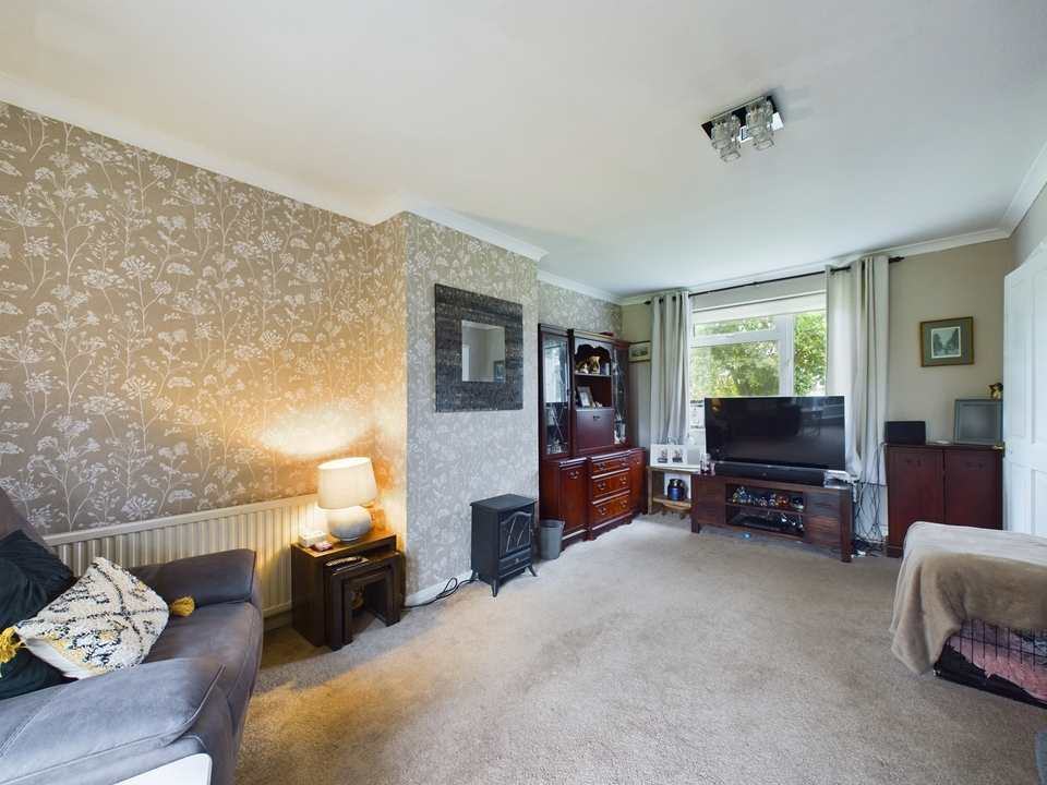 3 bed semi-detached house for sale in Hatters Lane, High Wycombe  - Property Image 5