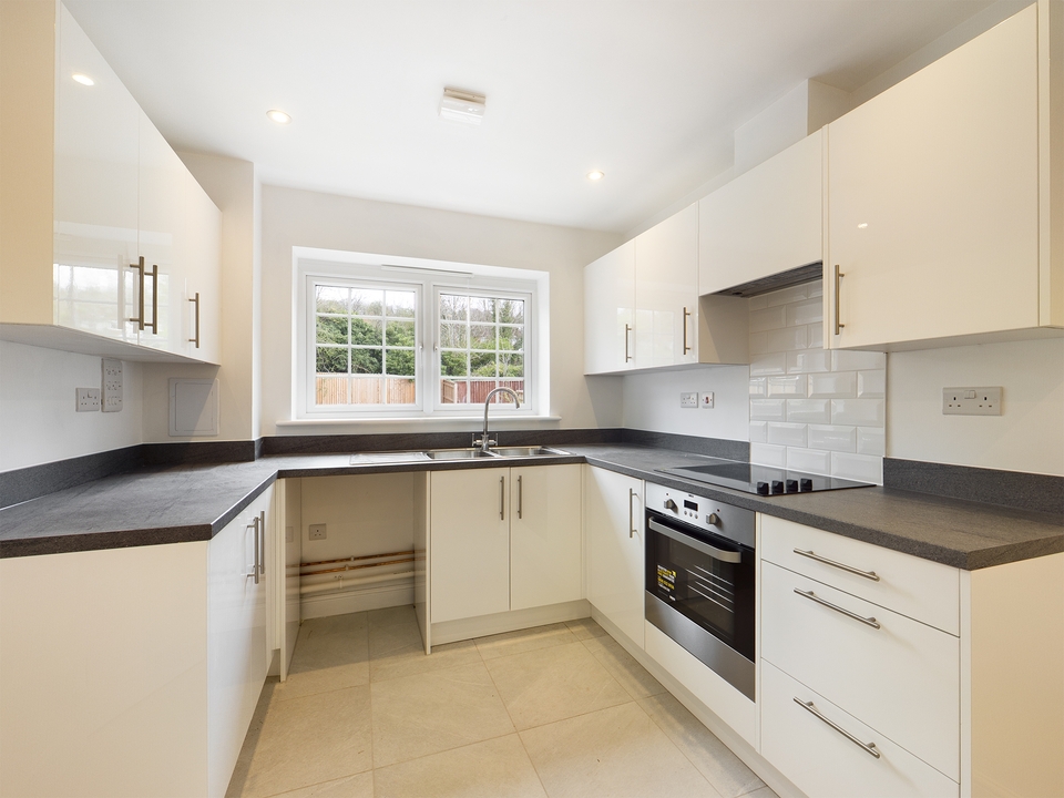3 bed town house for sale in Templeside Gardens, High Wycombe  - Property Image 4