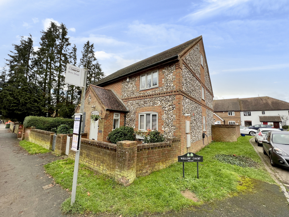 3 bed semi-detached house for sale in Main Road, High Wycombe  - Property Image 1