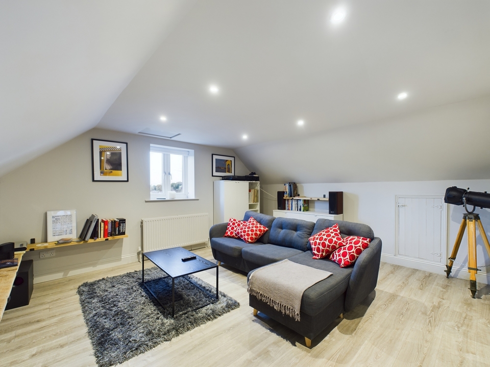 3 bed semi-detached house for sale in Main Road, High Wycombe  - Property Image 20