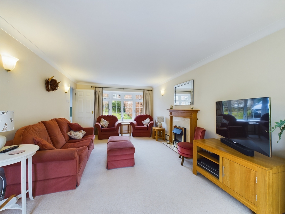 4 bed detached house for sale in Penn, High Wycombe  - Property Image 4