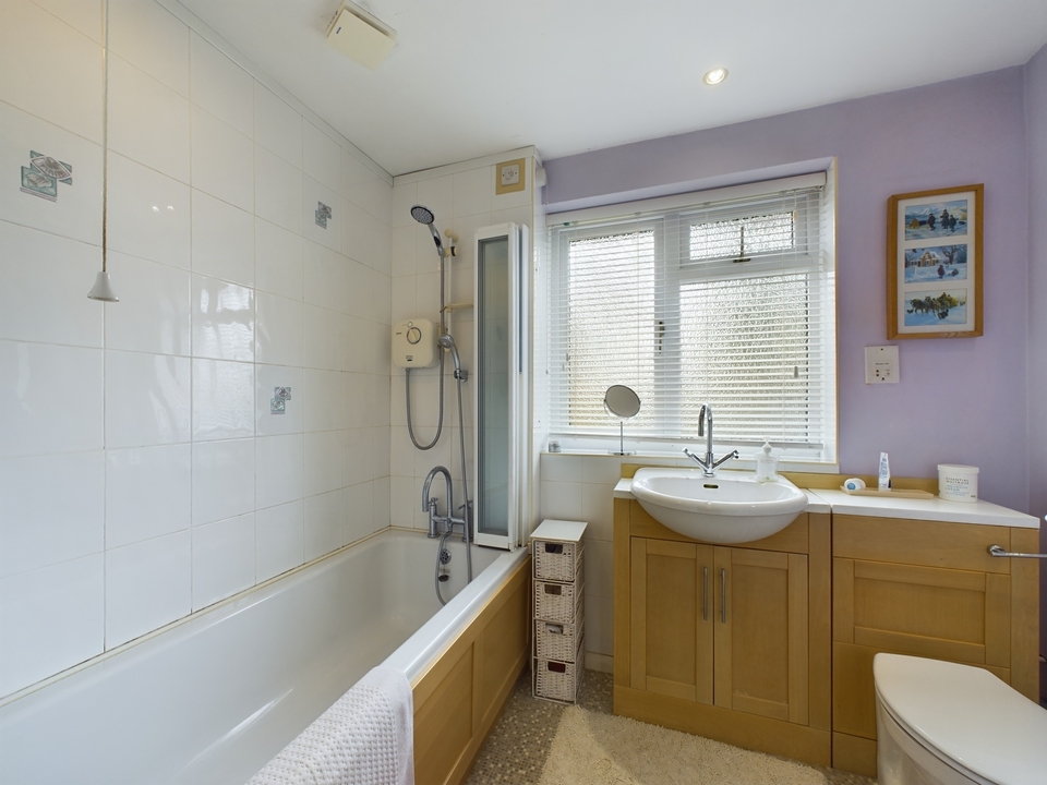 4 bed detached house for sale in Penn, High Wycombe  - Property Image 13
