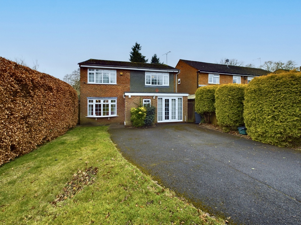 4 bed detached house for sale in Penn, High Wycombe - Property Image 1