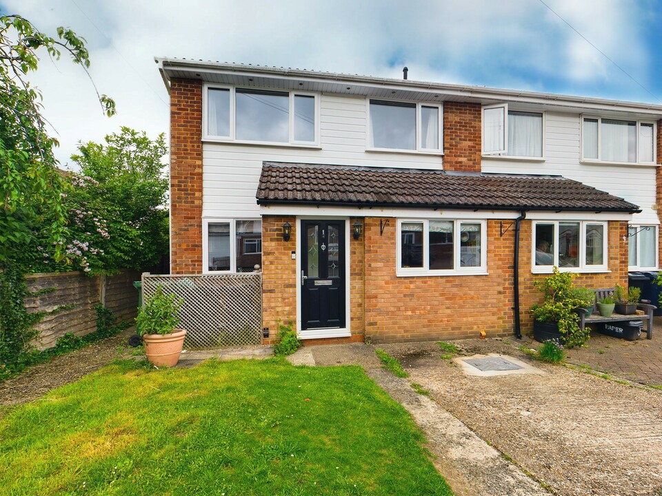 3 bed end of terrace house for sale in Prestwood, Great Missenden, HP16