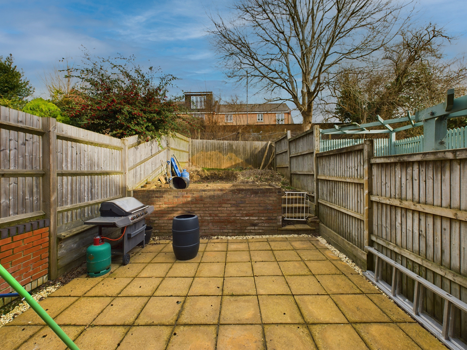 3 bed terraced house for sale in Garratts Way, High Wycombe  - Property Image 3