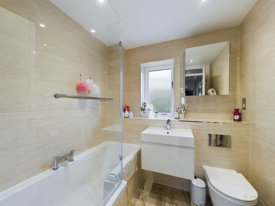3 bed terraced house for sale in Garratts Way, High Wycombe  - Property Image 12
