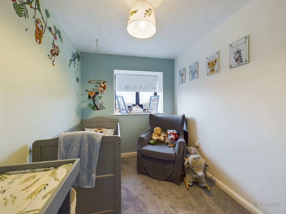 3 bed terraced house for sale in Garratts Way, High Wycombe  - Property Image 10