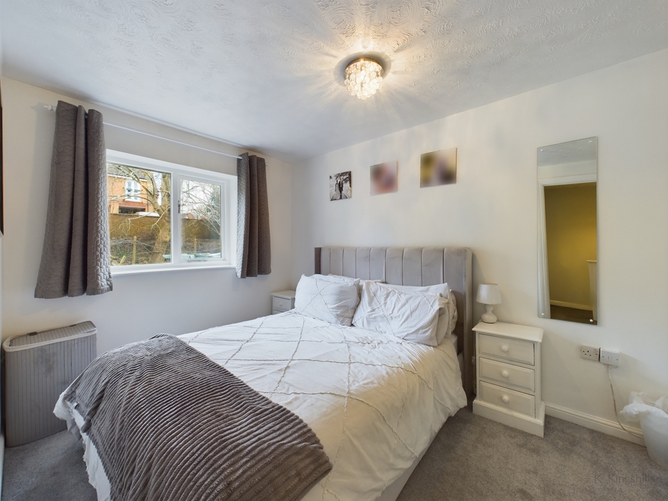 3 bed terraced house for sale in Garratts Way, High Wycombe  - Property Image 9