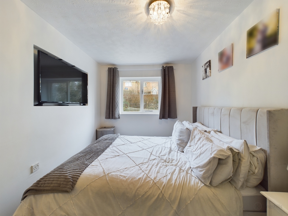 3 bed terraced house for sale in Garratts Way, High Wycombe  - Property Image 14