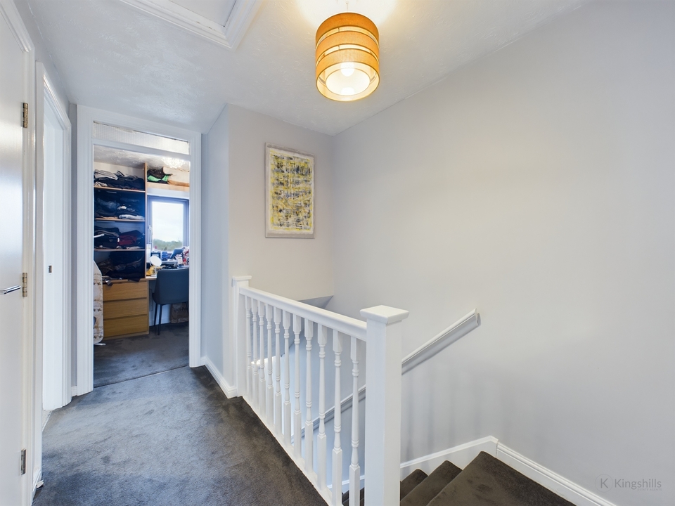 3 bed terraced house for sale in Garratts Way, High Wycombe  - Property Image 15